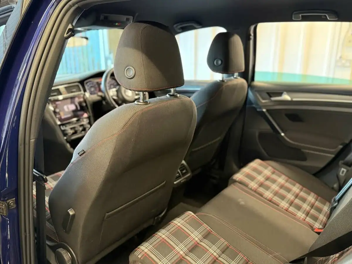 2019-volkswagen-golf-20-tsi-gti-performance-5d-big-11
