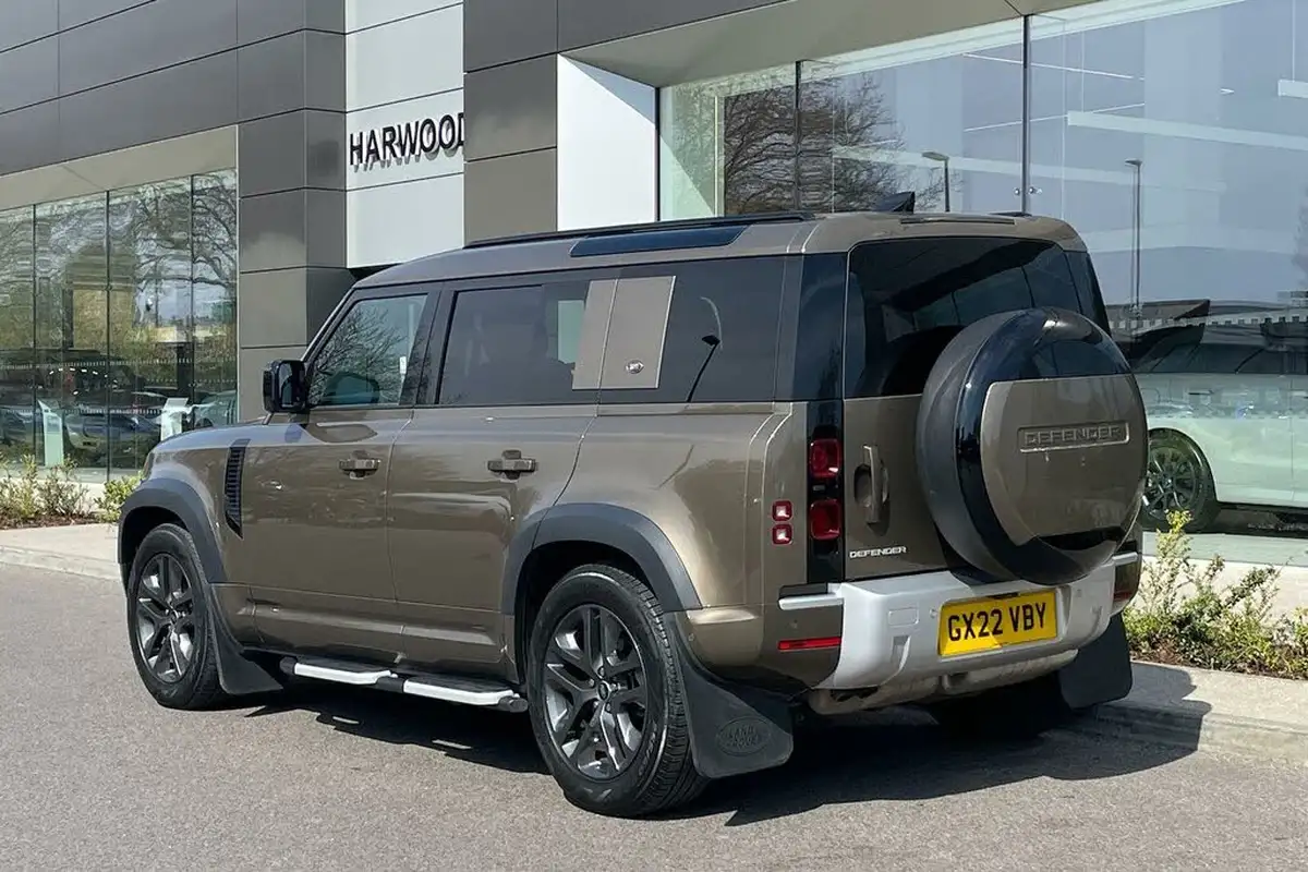 2022-land-rover-110-defender-30-d250-xs-edition-big-12