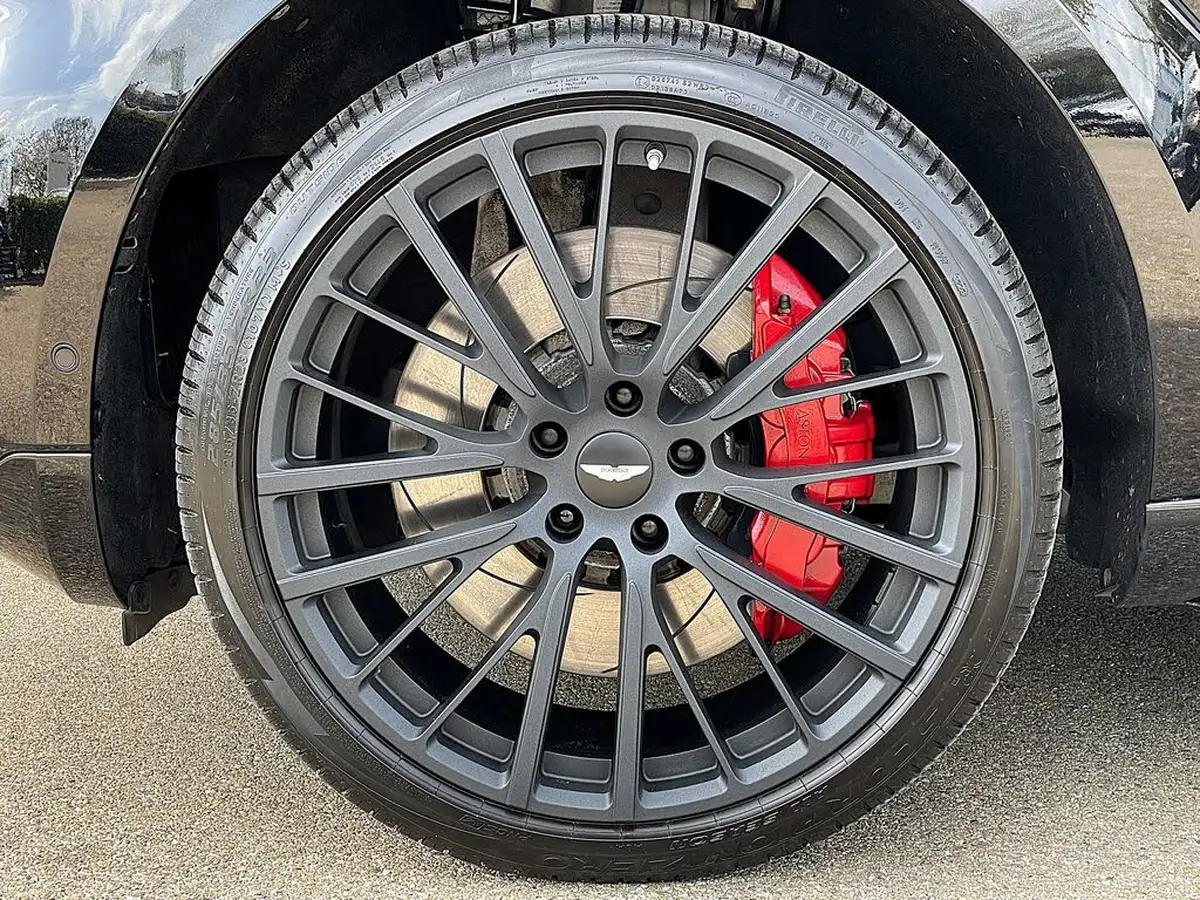 2024-aston-martin-dbx-40-v8-big-5