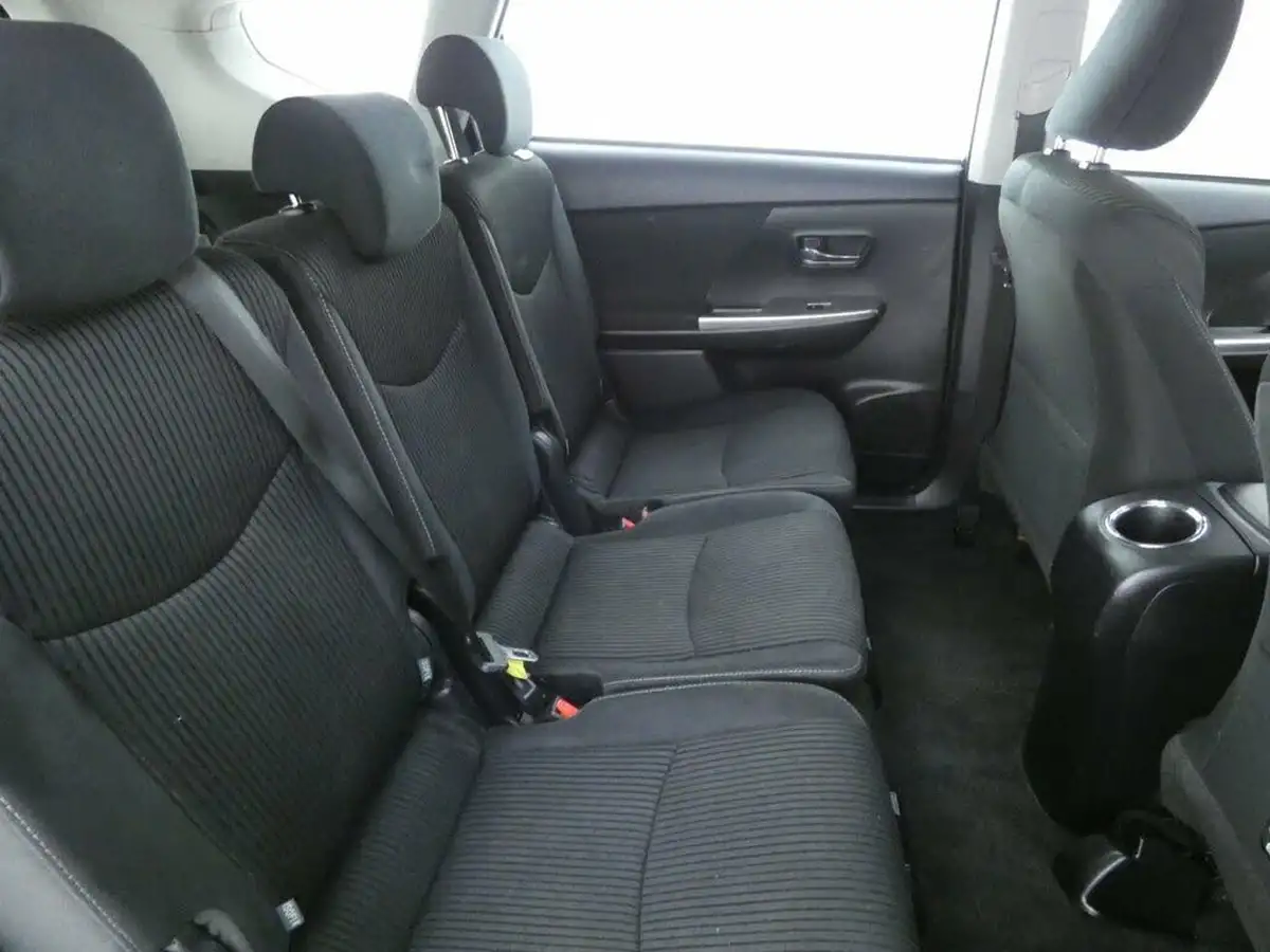 2019-toyota-prius-18-vvt-i-icon-ss-big-14