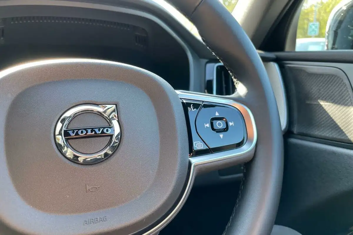 2024-volvo-xc60-20-b5-plus-black-edition-big-36