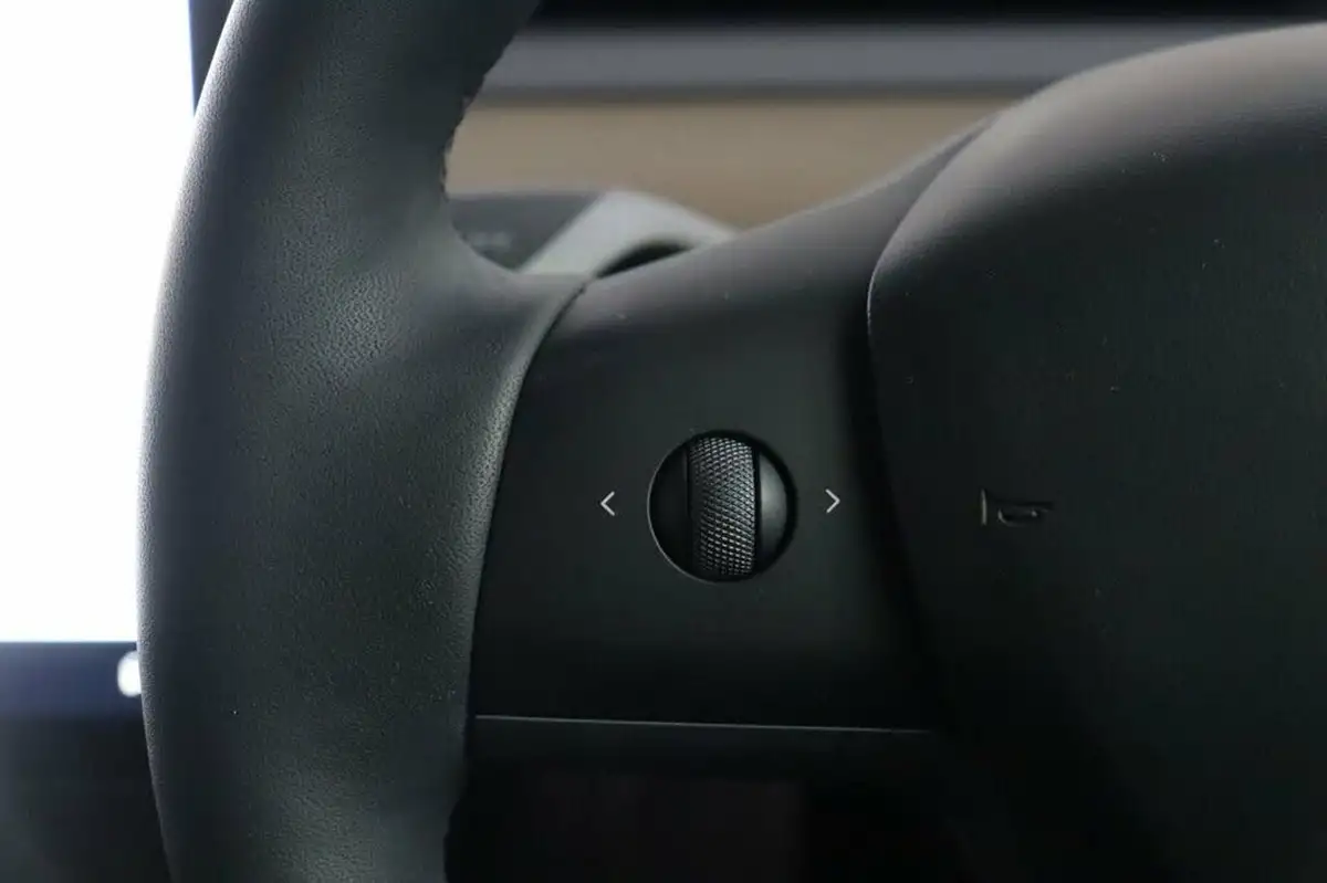 2023-tesla-model-y-e-rwd-big-22