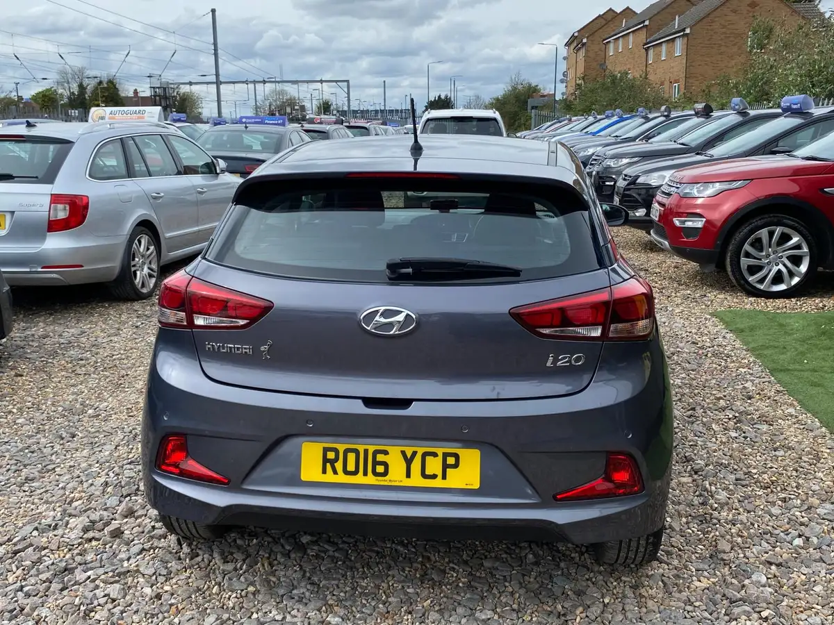 2016-hyundai-i20-12-se-coupe-3d-big-8