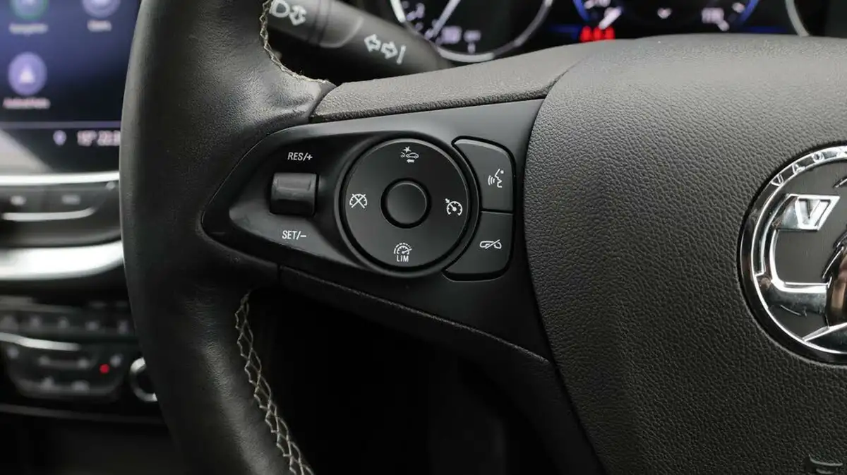 2020-vauxhall-astra-12-turbo-elite-nav-big-24