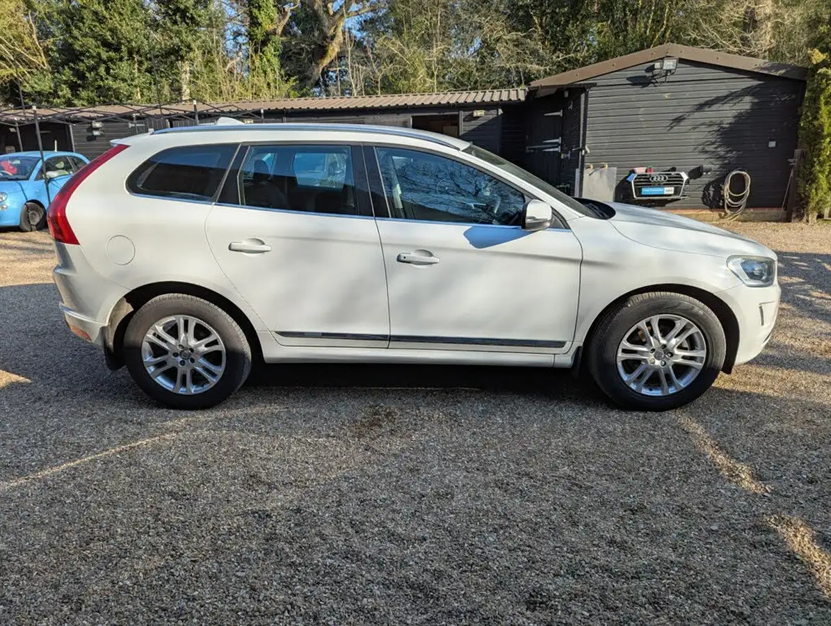 2016-volvo-xc60-24td-d5-se-lux-geartronic-big-13