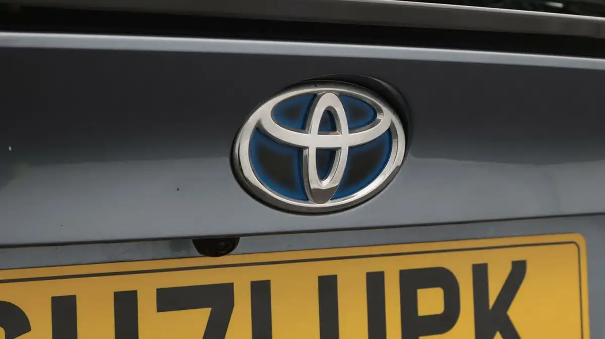 2021-toyota-c-hr-18-vvt-i-icon-big-22