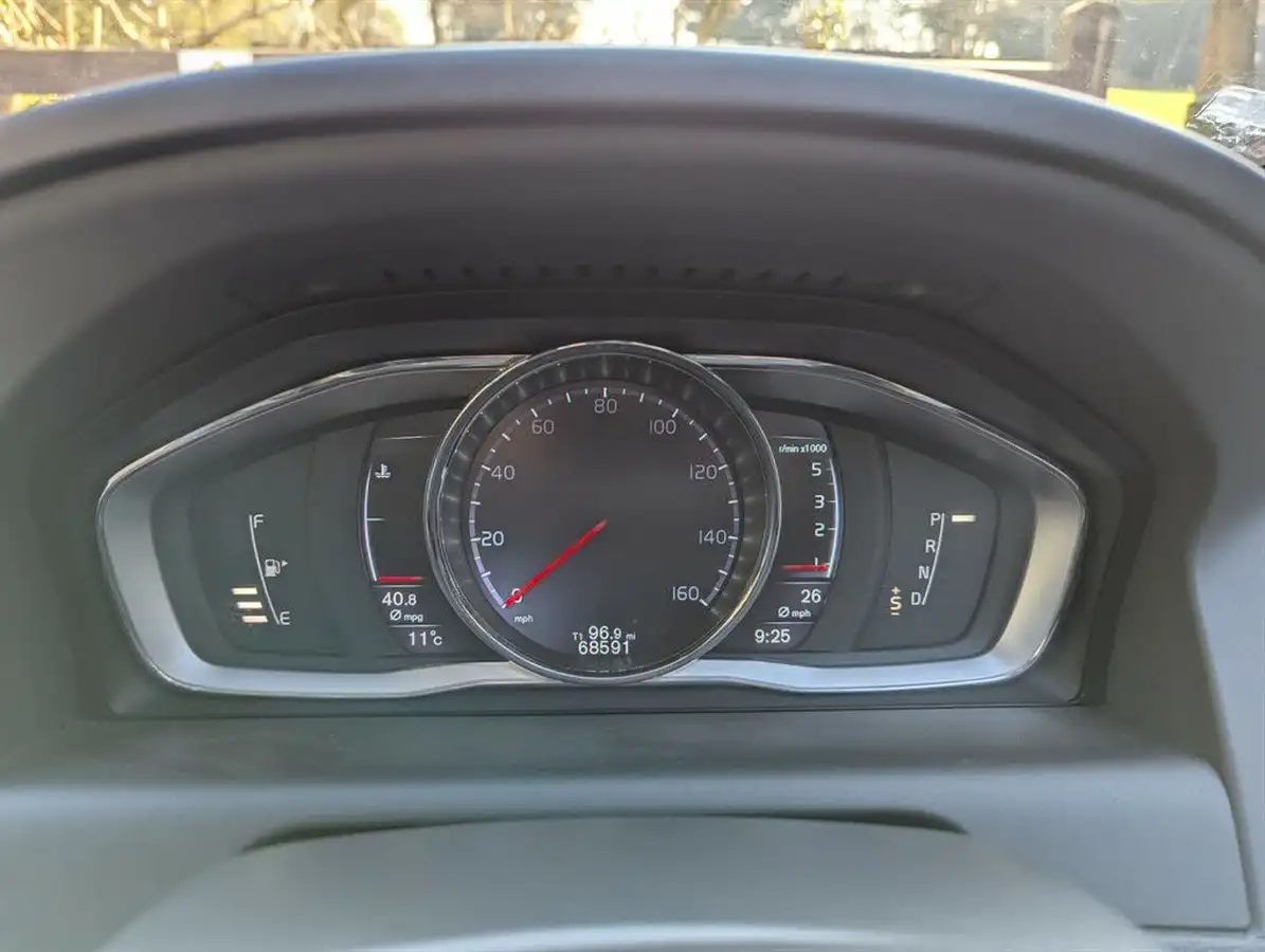 2016-volvo-xc60-24td-d5-se-lux-geartronic-big-41