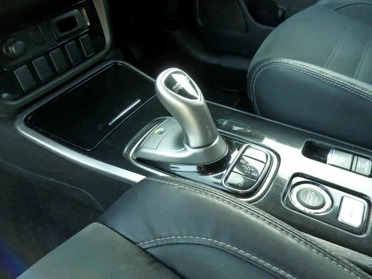 2017-mitsubishi-outlander-20-juro-phev-big-57