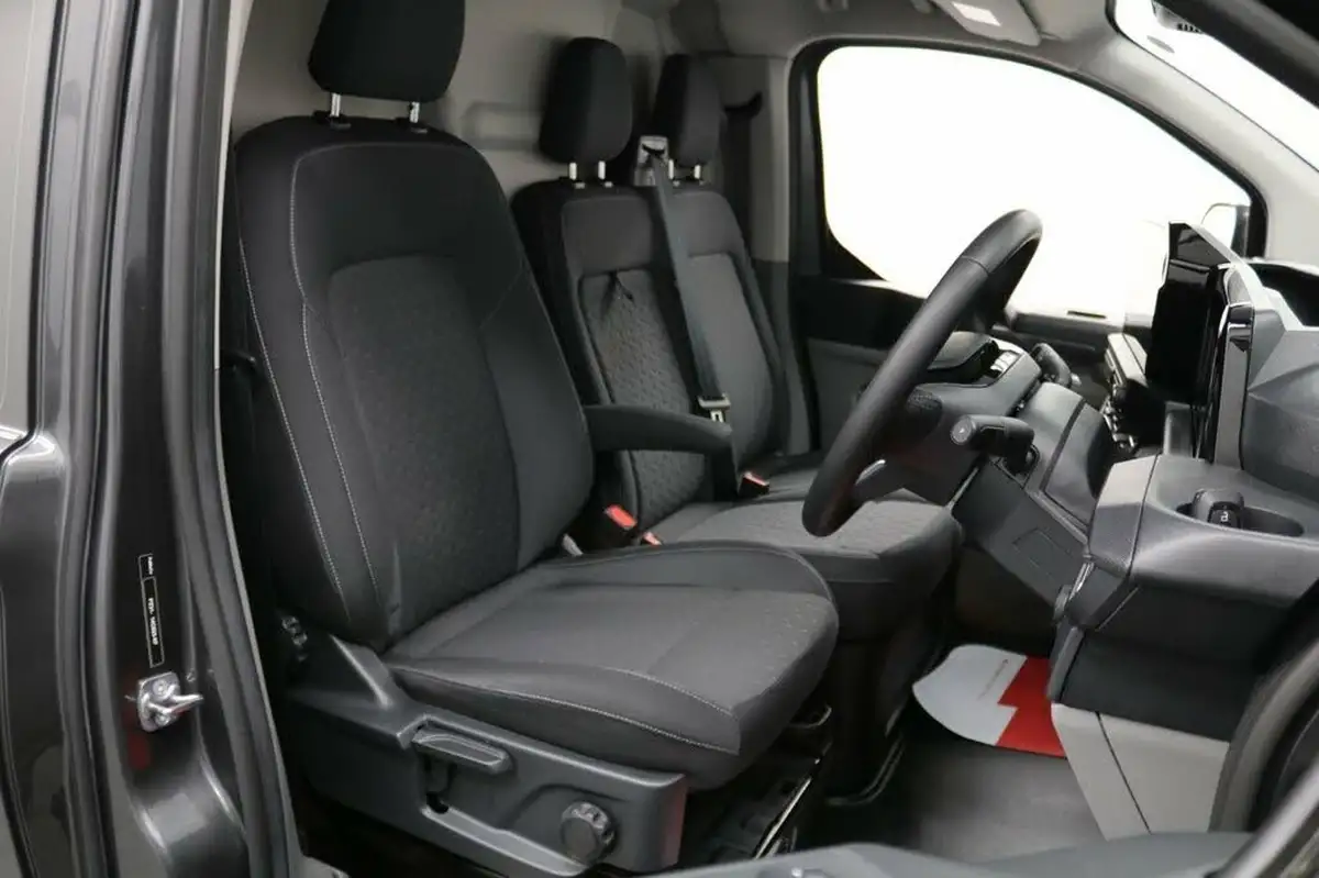 2023-ford-transit-custom-20tdci-320-l2h1-limited-136pseu6e-panel-van-1996cc-auto-big-24