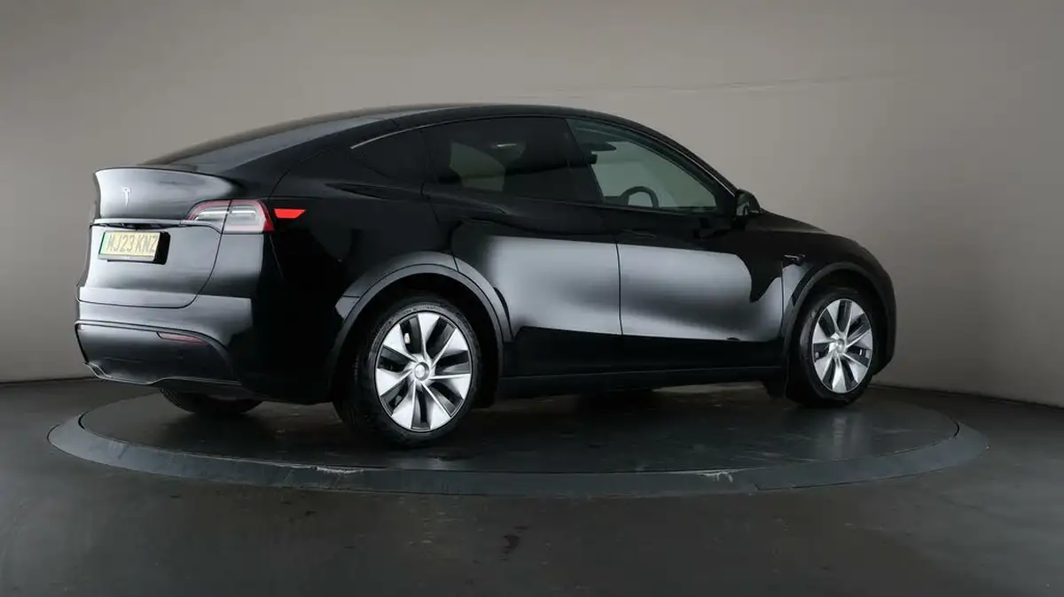 2023-tesla-model-y-e-rwd-big-57