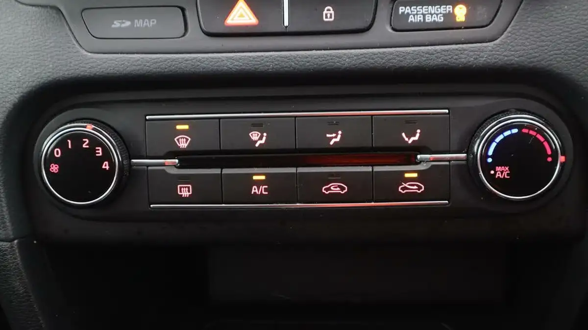 2021-kia-ceed-16crdi-2-nav-114bhp-adap-hatchback-big-11