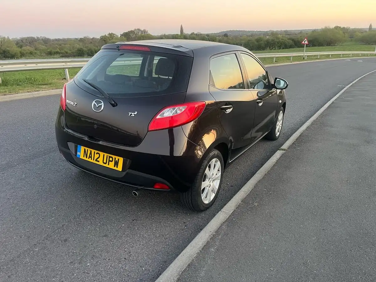 2012-mazda-mazda2-15-ts2-big-8
