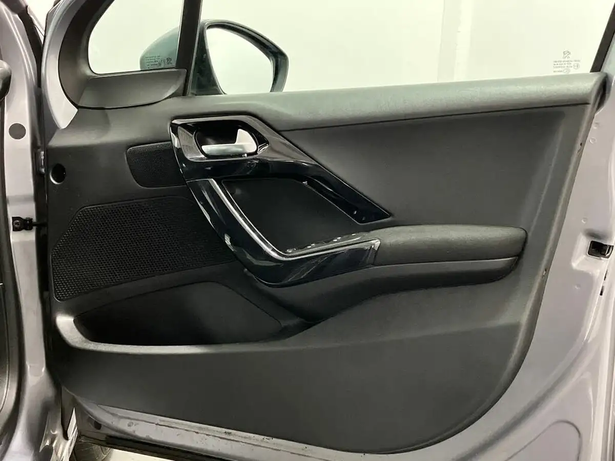 2019-peugeot-208-12-puretech-tech-edition-82bhp-big-23