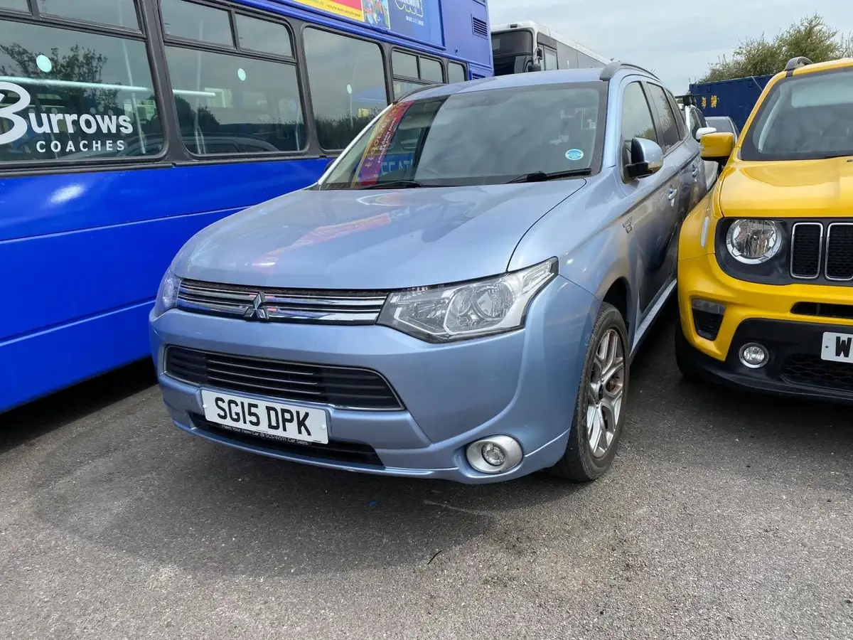 2015-mitsubishi-outlander-20-gx3h-phev-5st-big-1