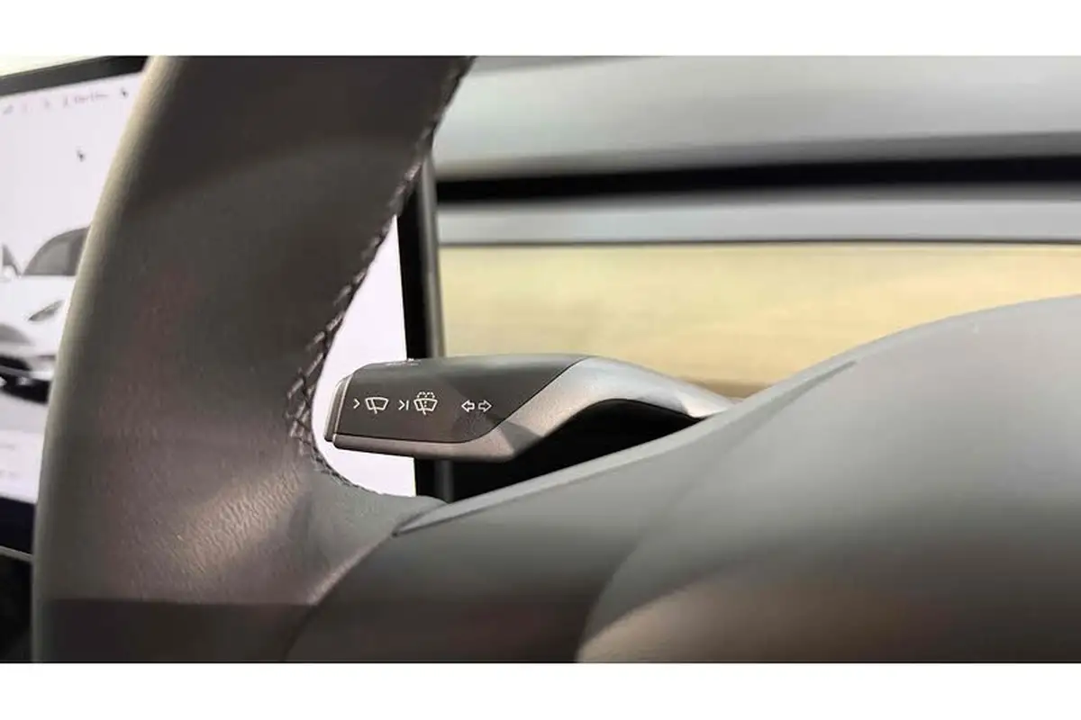 2023-tesla-model-y-e-long-range-big-27