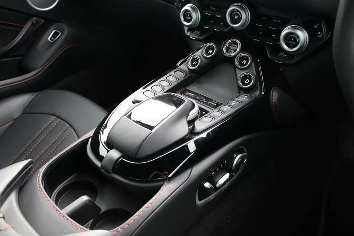 2024-aston-martin-vantage-40-v8-vantage-coupe-auto-big-18