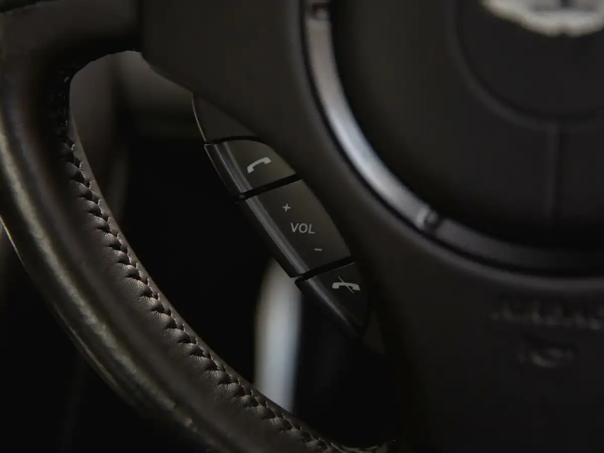 2011-aston-martin-dbs-60-touchtronic-big-13