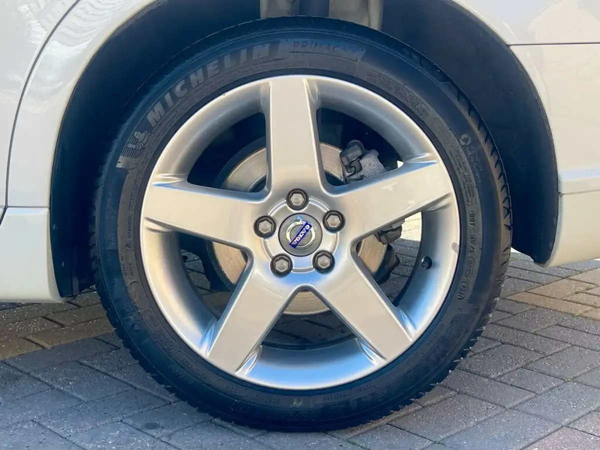 2011-volvo-v50-big-54