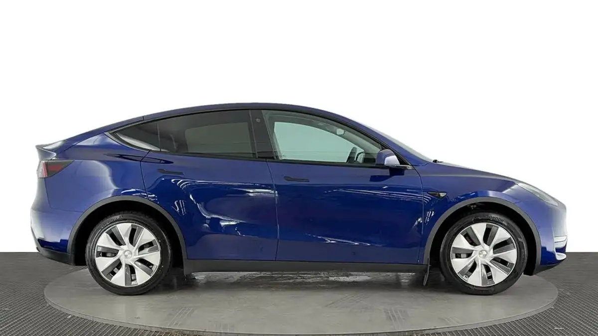 2022-tesla-model-y-e-long-range-big-2