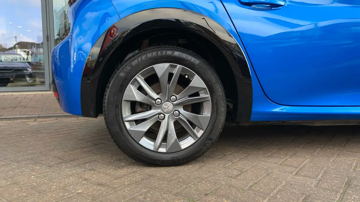 2022-peugeot-208-e-allure-premium-big-15
