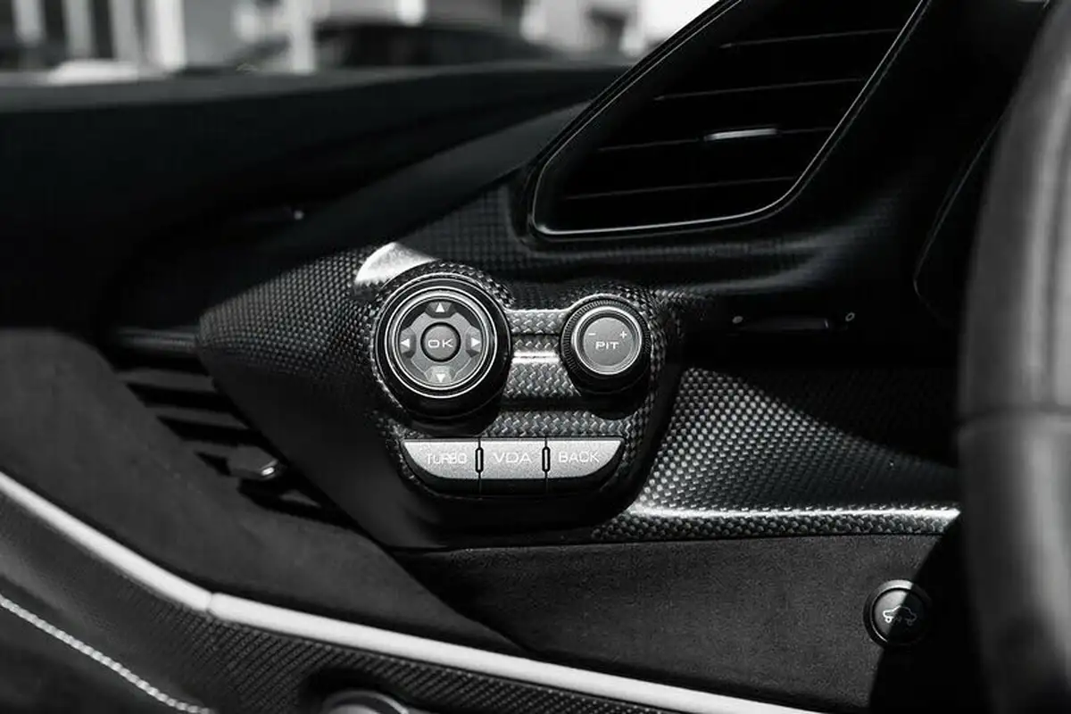 2019-ferrari-488-39-488-spider-big-21