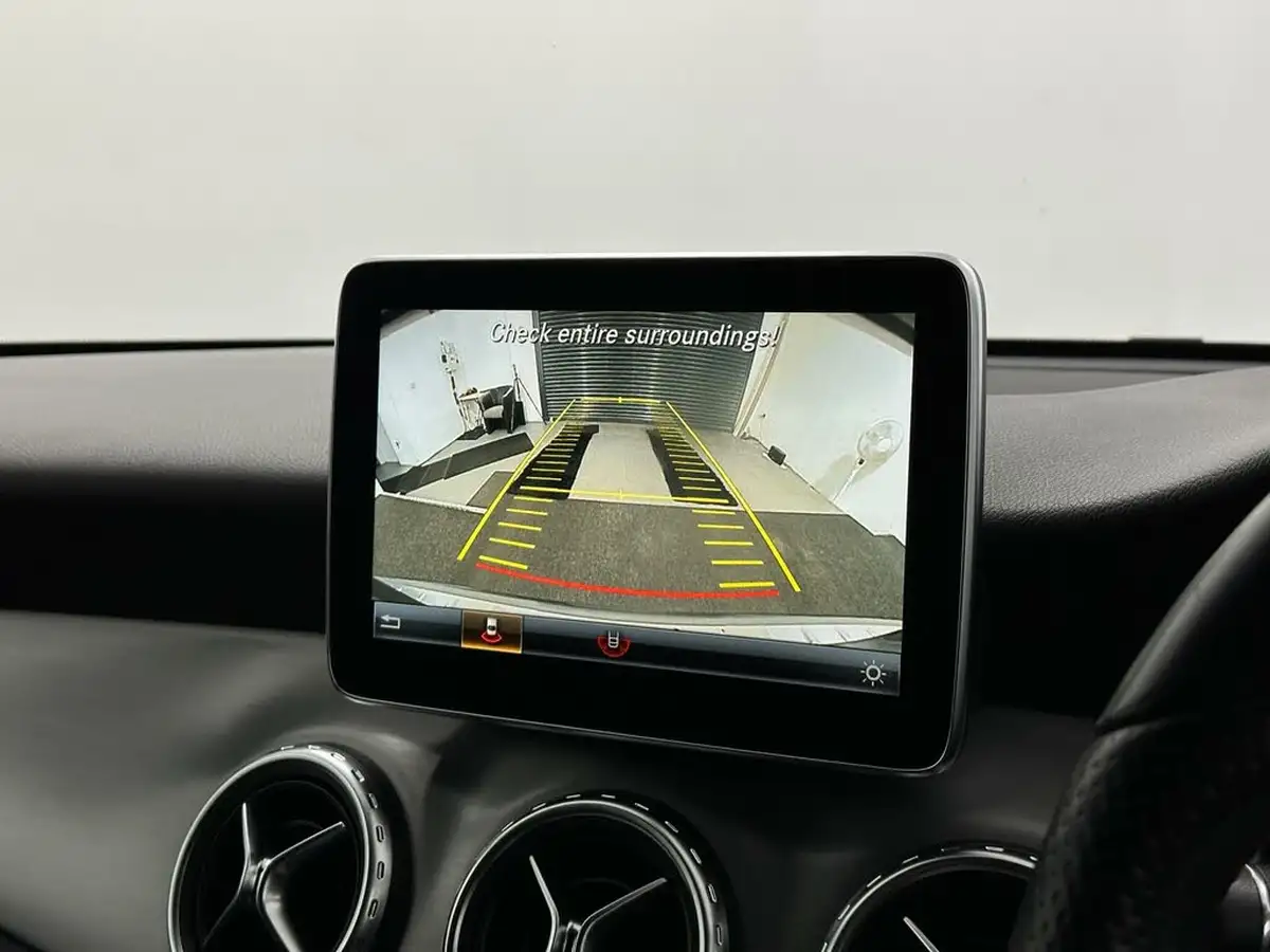 2015-mercedes-benz-gla-class-21d-gla-200d-amg-line-ss-big-21