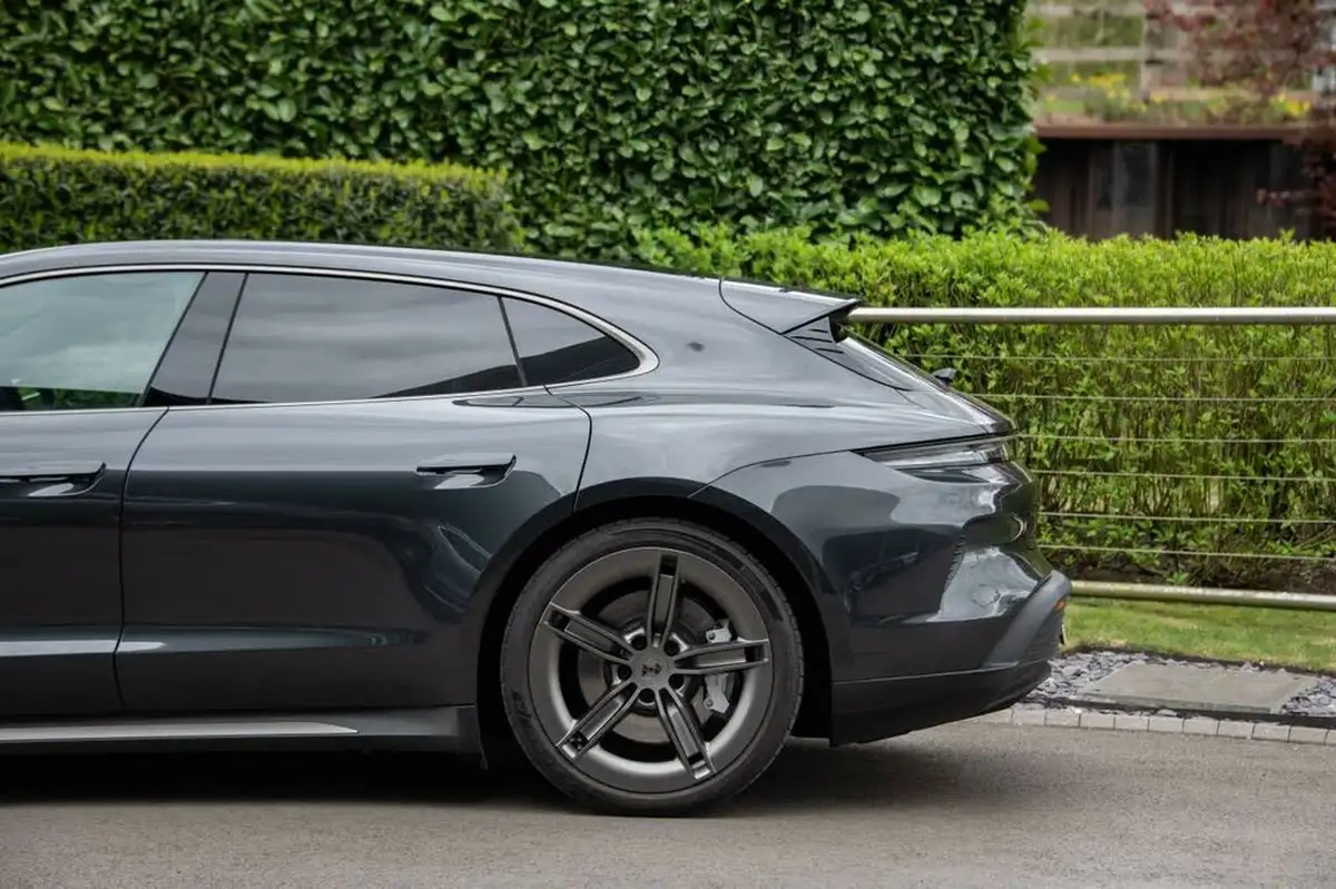 2024-porsche-taycan-e-turbo-sport-turismo-884ps-big-28