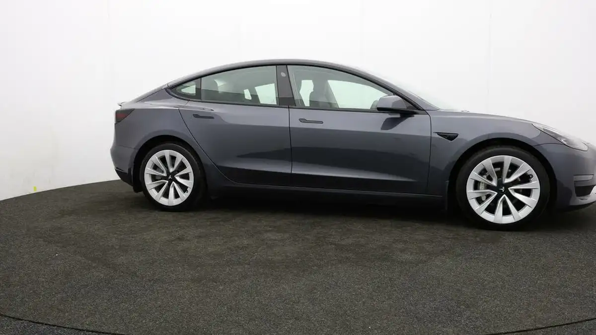 2021-tesla-model-3-e-long-range-4x4-big-35