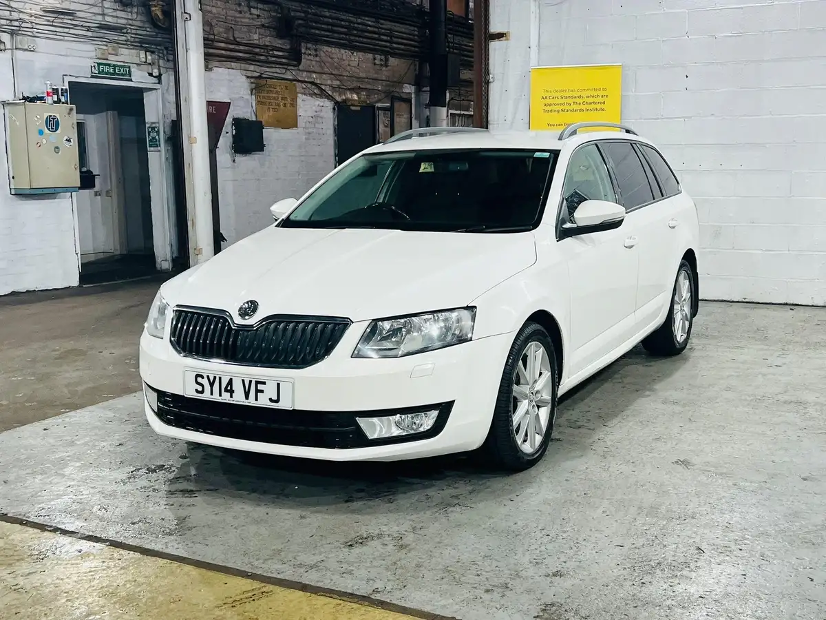 2014-skoda-octavia-16tdi-elegance-estate-dsg-big-2