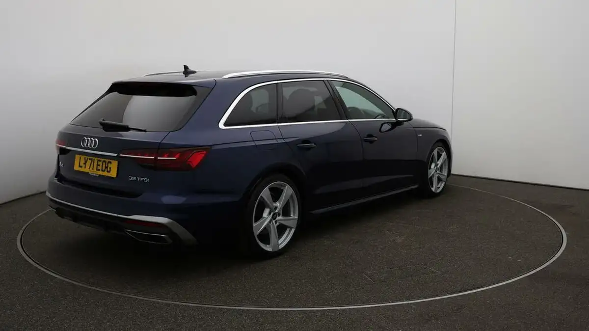 2022-audi-a4-avant-20-35-tfsi-s-line-tronic-big-48