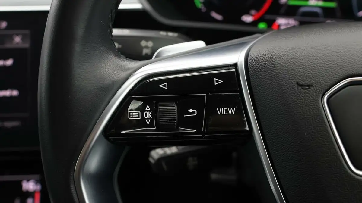 2021-audi-e-tron-50e-technik-station-wagon-big-22
