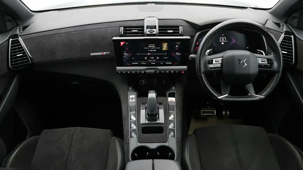 2020-ds-ds-7-crossback-16-puretech-performance-line-180ps-big-12