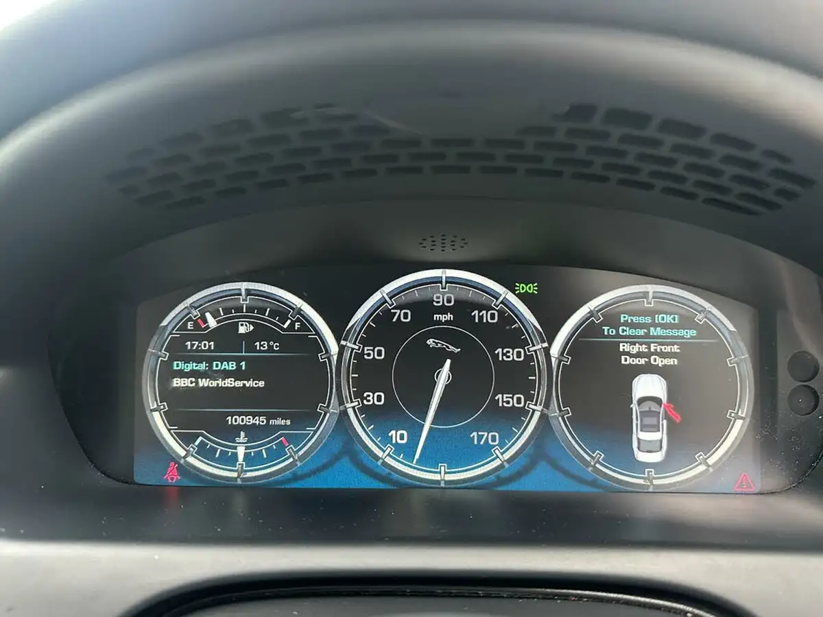 2014-jaguar-xj-series-30td-xj-premium-luxury-lwb-big-31