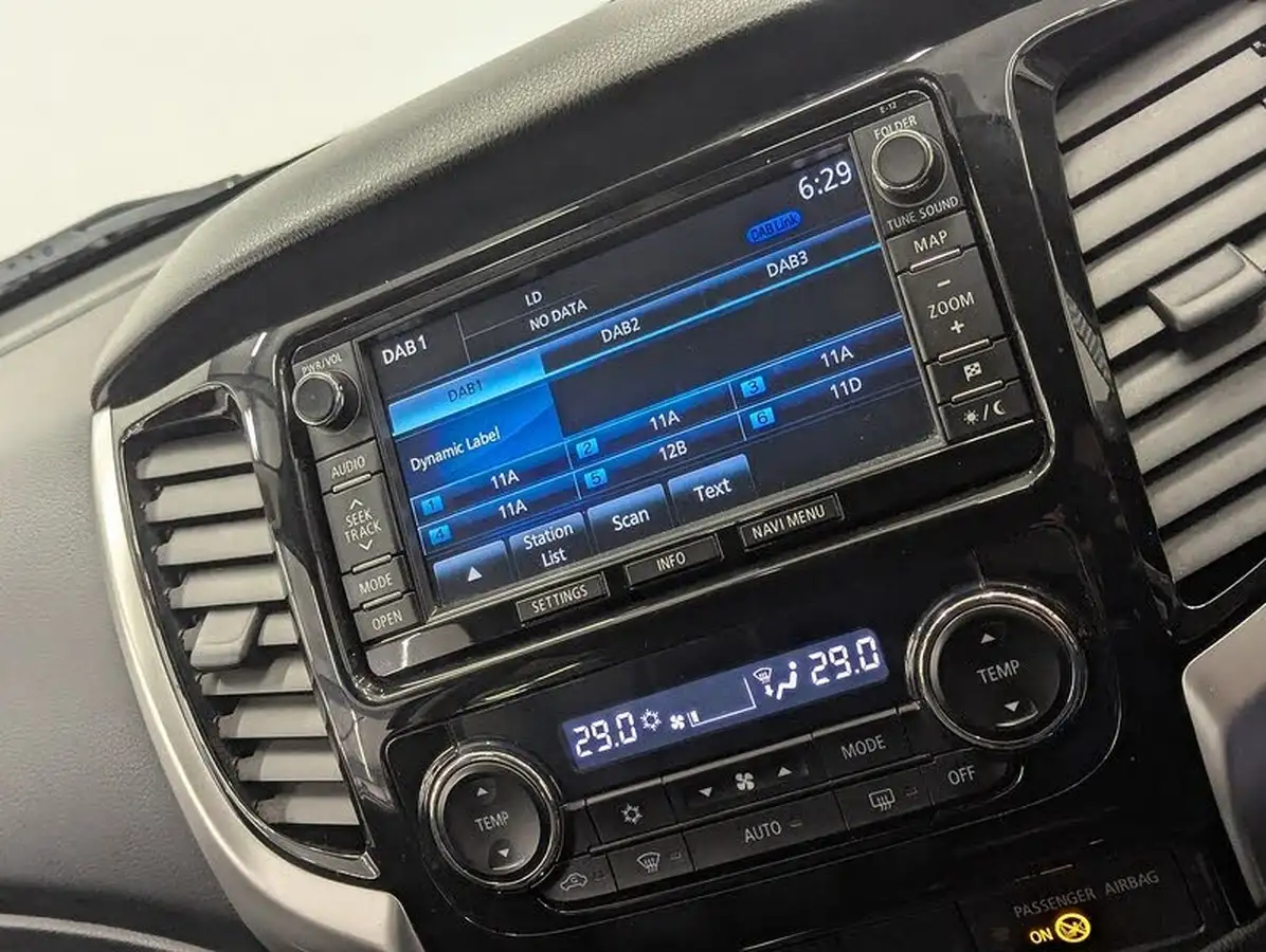 2015-mitsubishi-l200-24di-d-warrior-auto-big-23