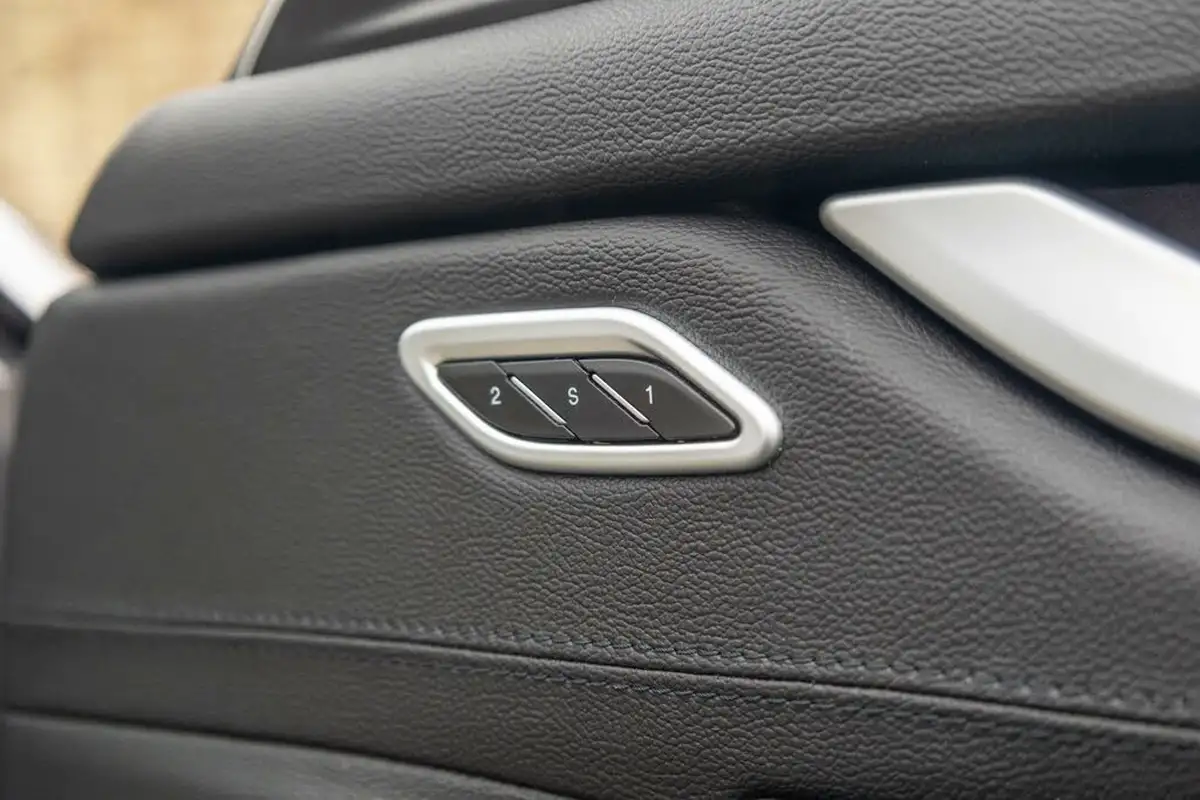 2021-maserati-levante-30-gransport-big-23