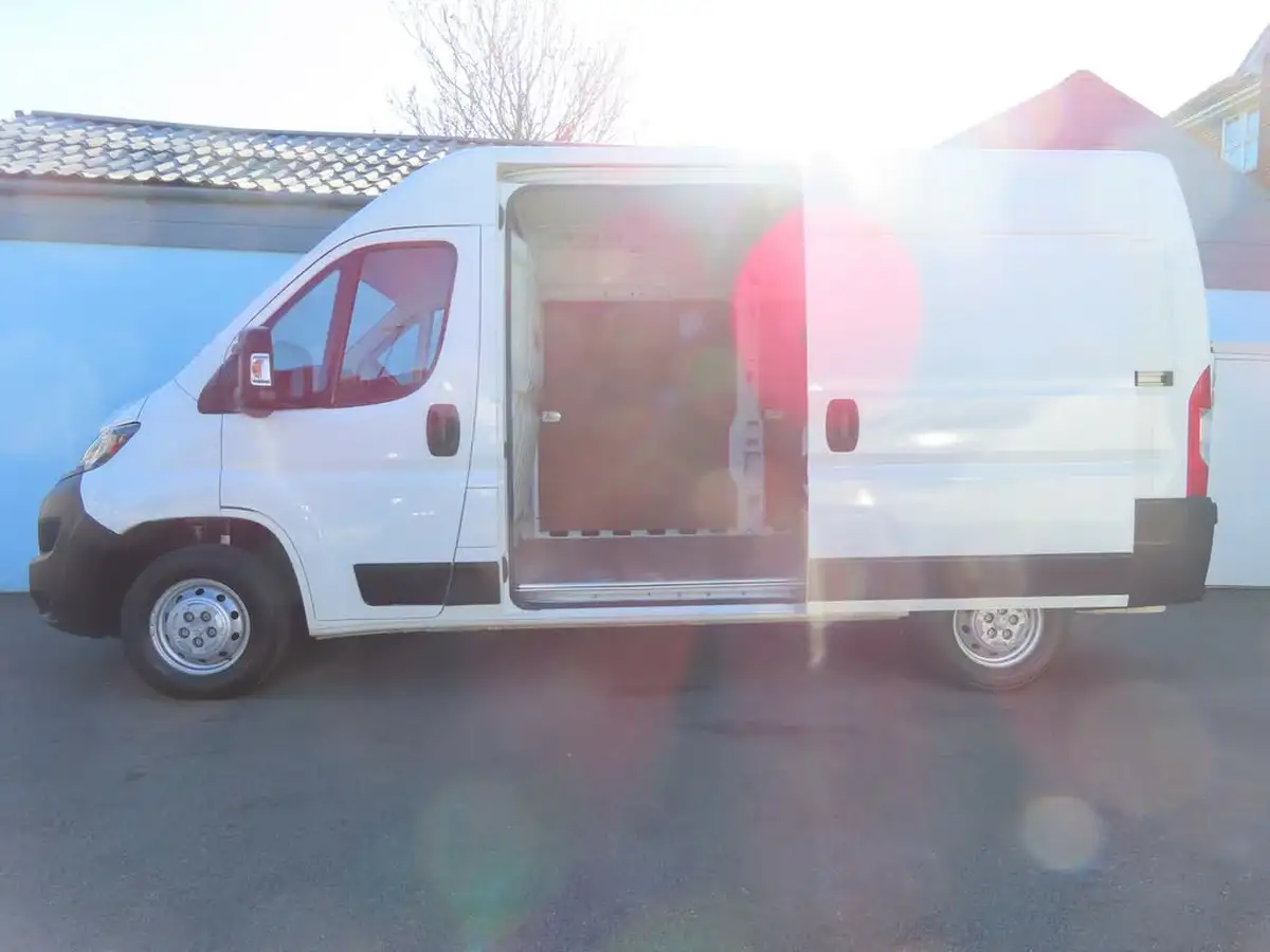 2020-peugeot-boxer-22-bluehdi-professional-335-l2-h2-big-10