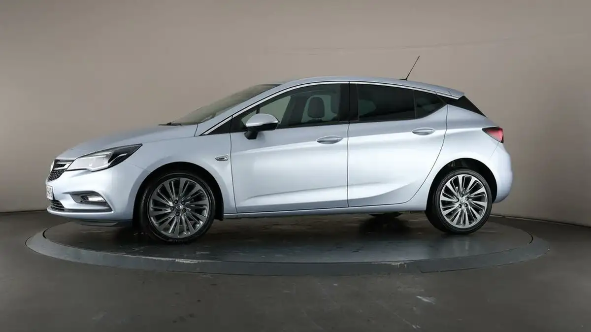 2019-vauxhall-astra-16cdti-griffin-big-31