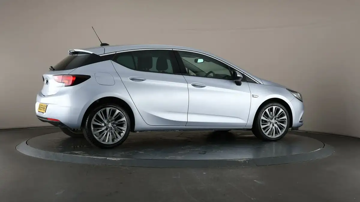2019-vauxhall-astra-16cdti-griffin-big-55
