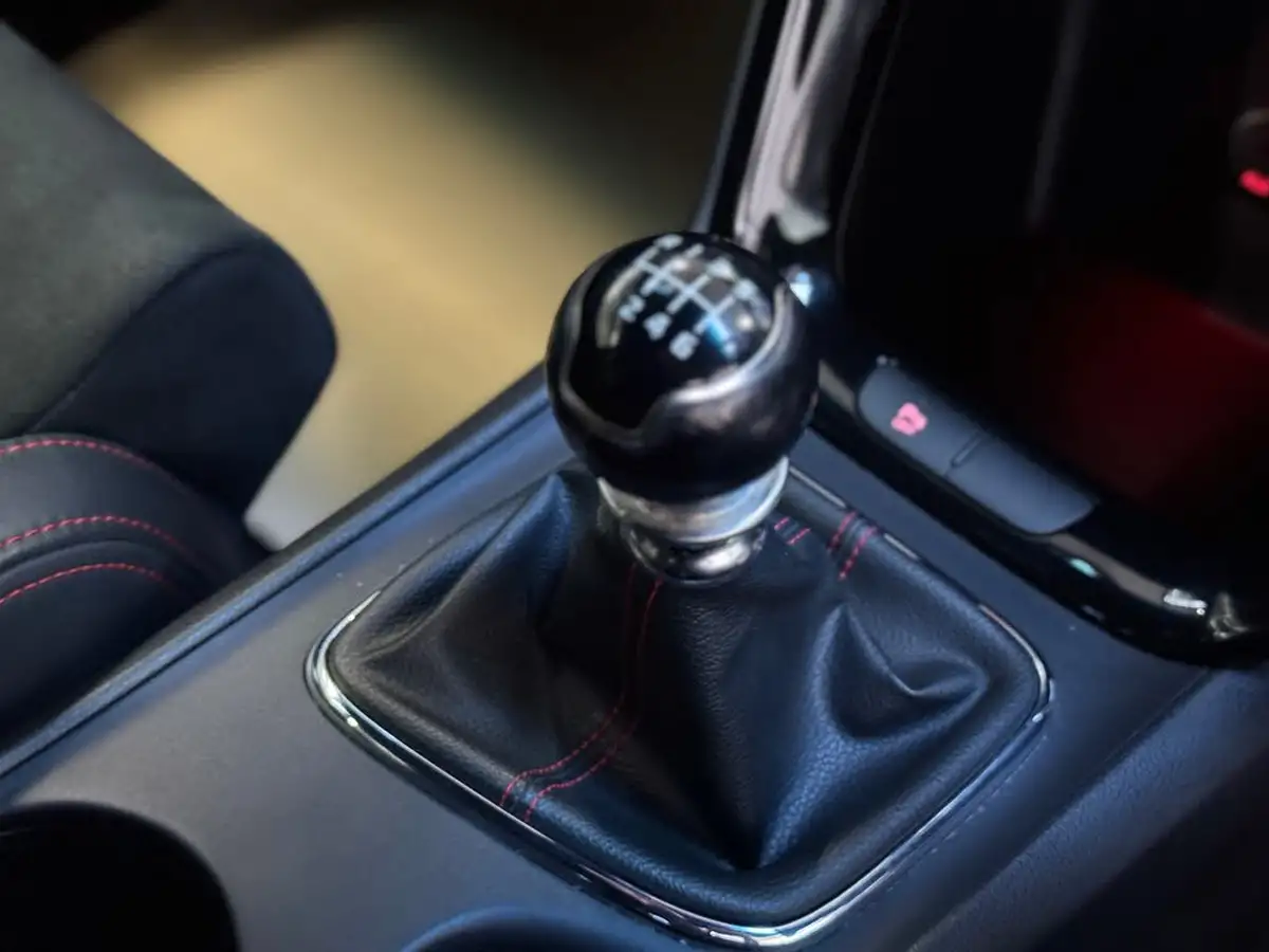 2015-kia-pro-ceed-16-gt-tech-big-21