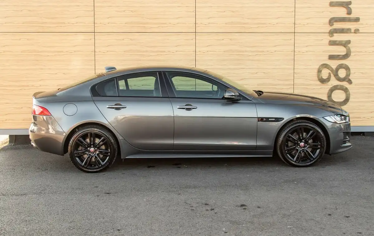 2018-jaguar-xe-20i-r-sport-249ps-awd-1998cc-big-11