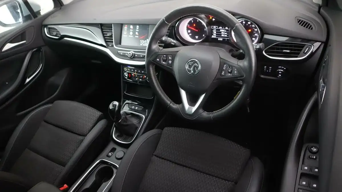 2019-vauxhall-astra-16cdti-griffin-big-9