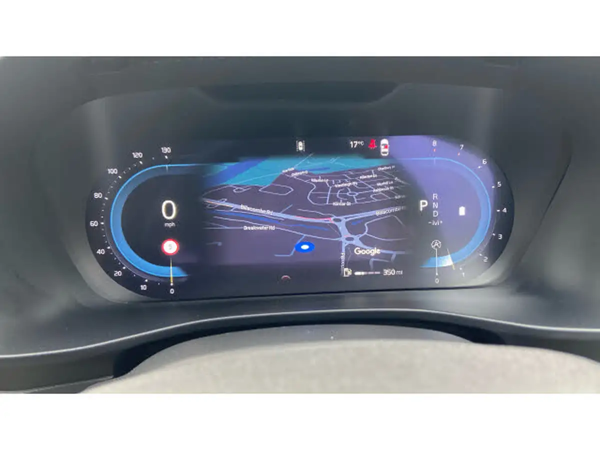 2024-volvo-xc40-20-b3-plus-big-10