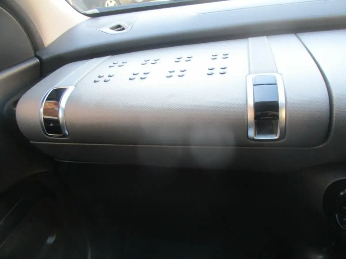 2017-citroen-c4-cactus-12-puretech-flair-110ps-ss-big-50