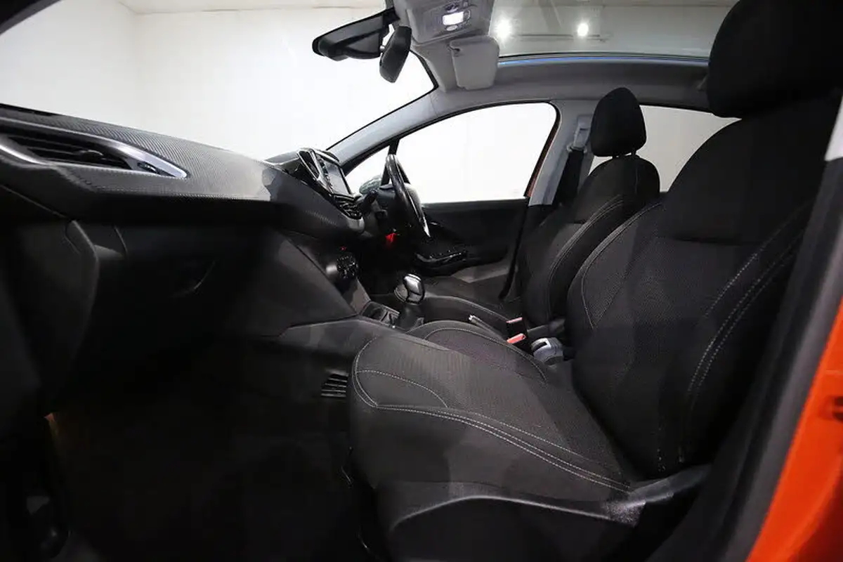 2018-peugeot-208-12-puretech-allure-premium-ss-big-18