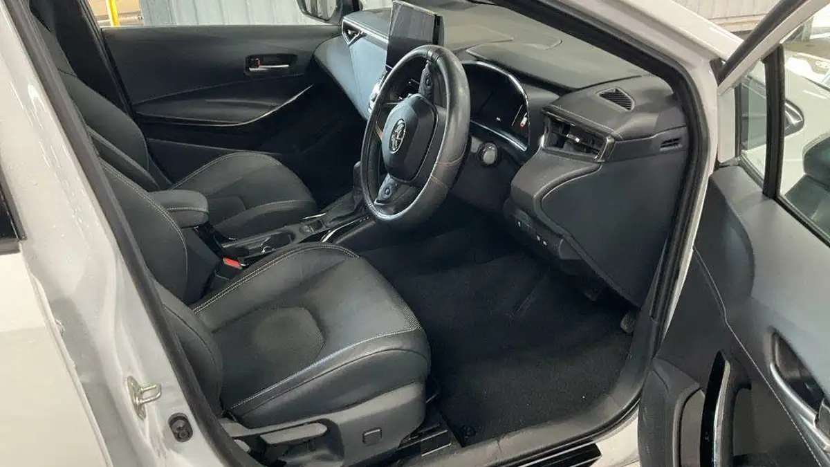 2023-toyota-corolla-big-6