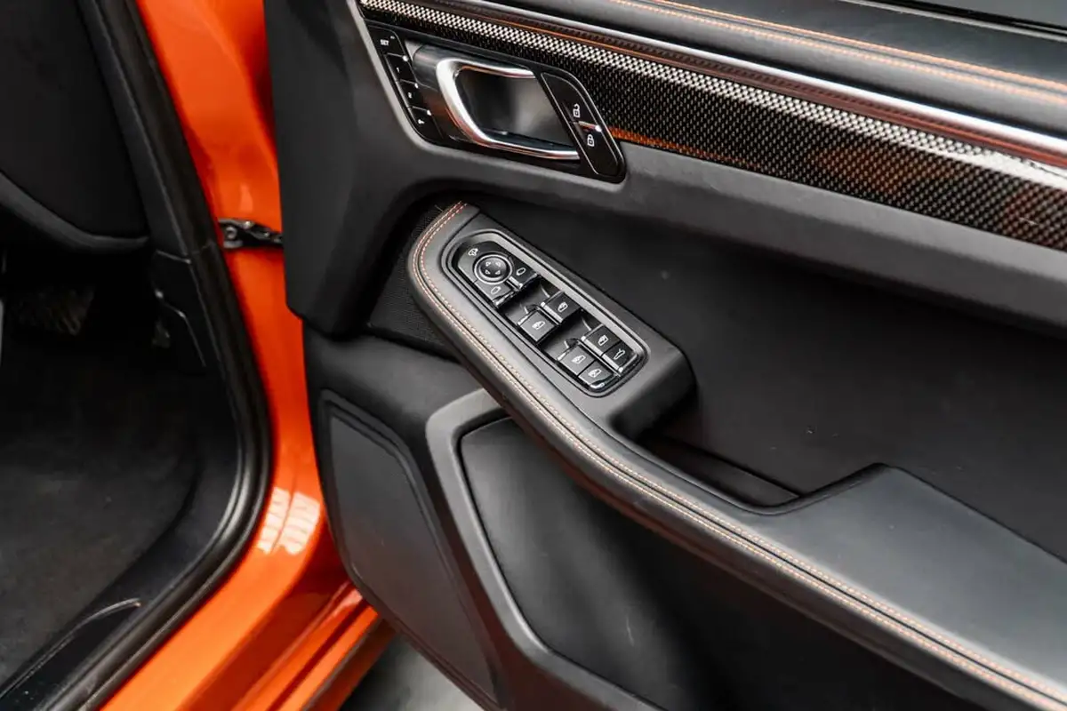 2023-porsche-macan-20-big-30