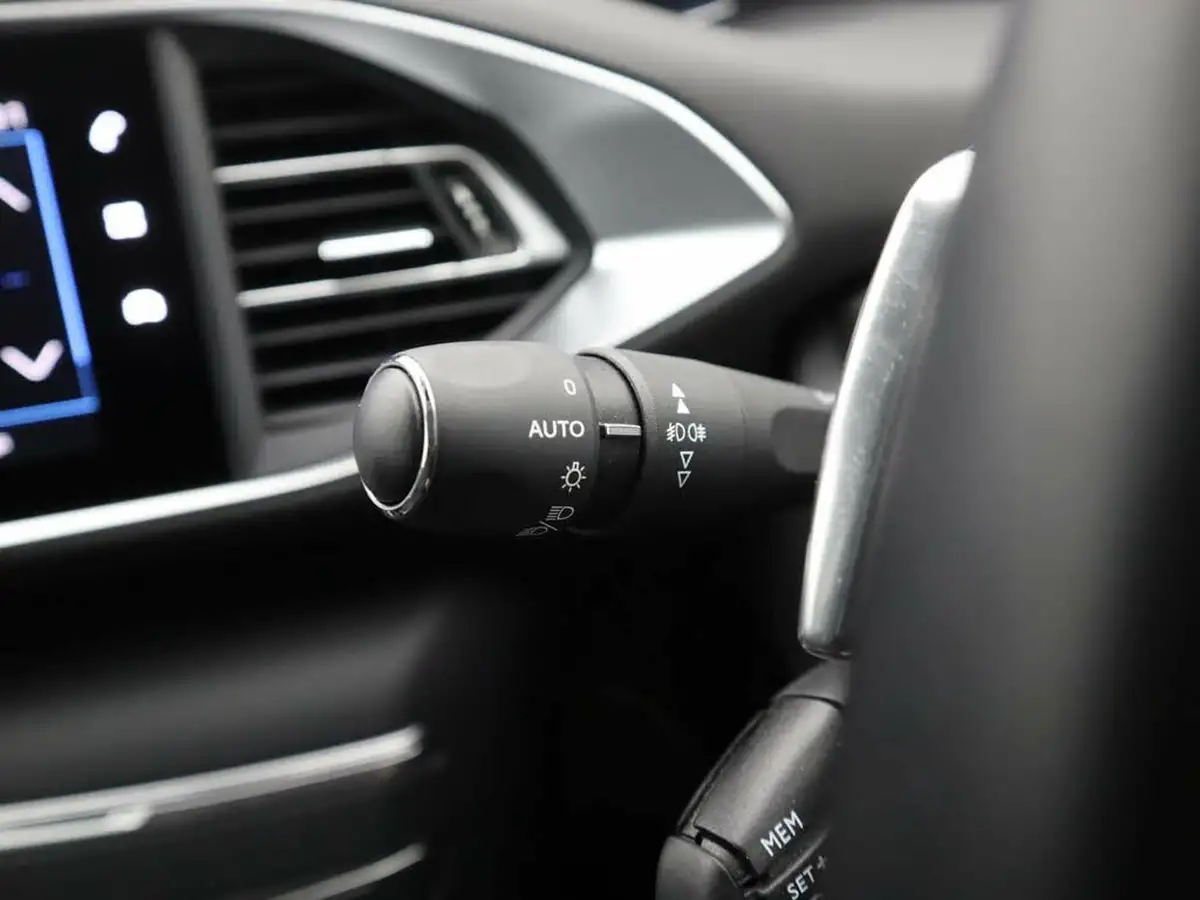 2021-peugeot-308-sw-15-bluehdi-allure-estate-eat8-big-22