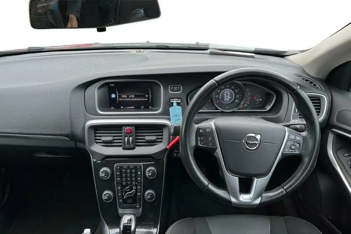 2019-volvo-v40-20td-d2-momentum-nav-plus-big-10