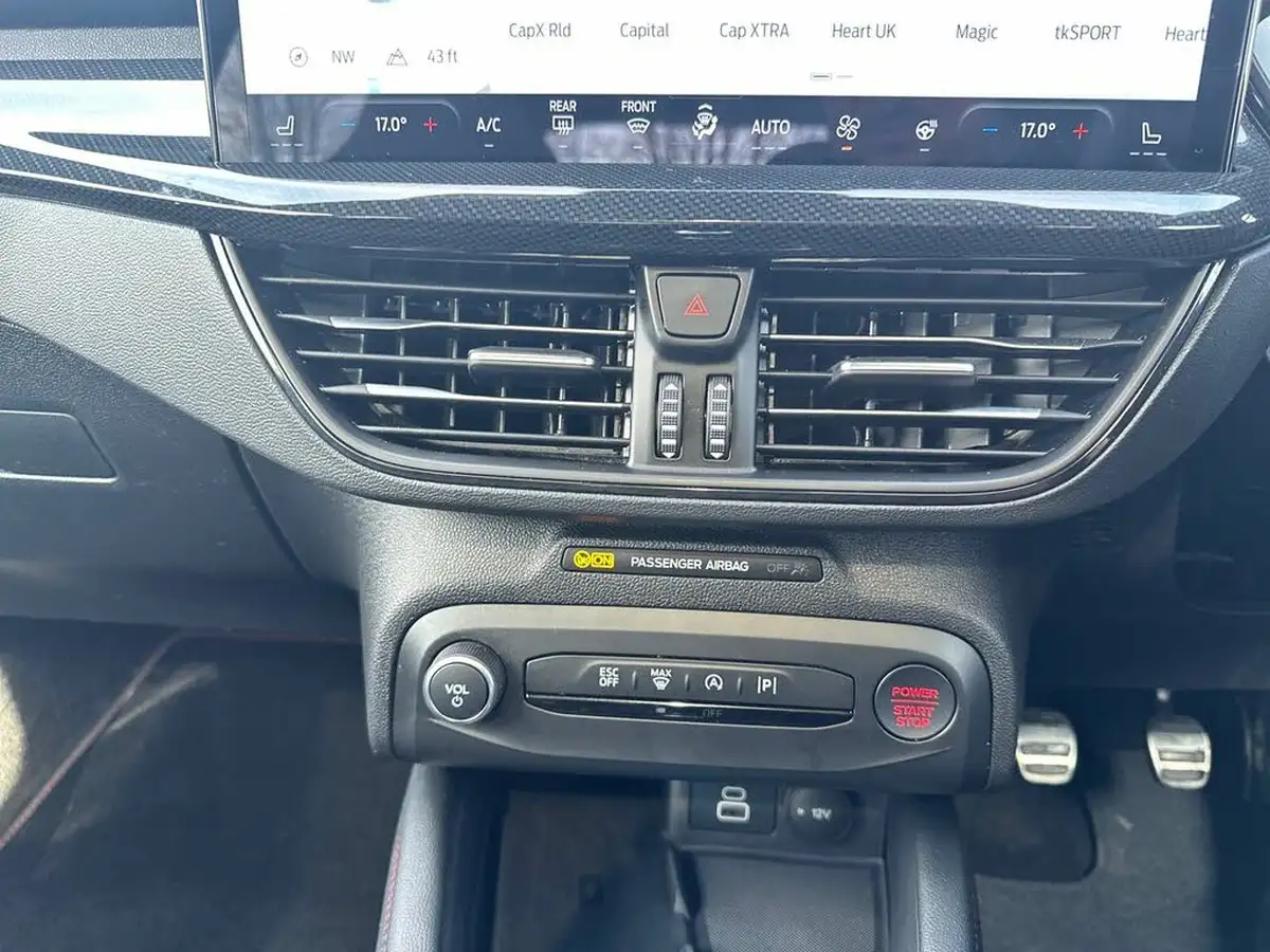 2023-ford-focus-23t-st-hatchback-big-21