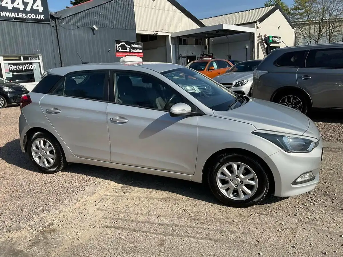 2018-hyundai-i20-12-se-hatchback-5d-big-54